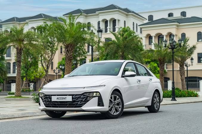 Xe Hyundai Accent Đời Mới ngoại thất phục vụ du lịch Quy Nhơn